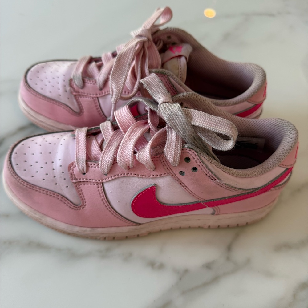 Girls Nike sneakers size2